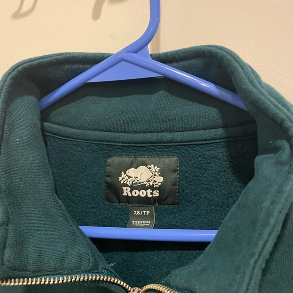 Roots sweater good as new, size xs but will fit up to medium - Picture 2 of 8